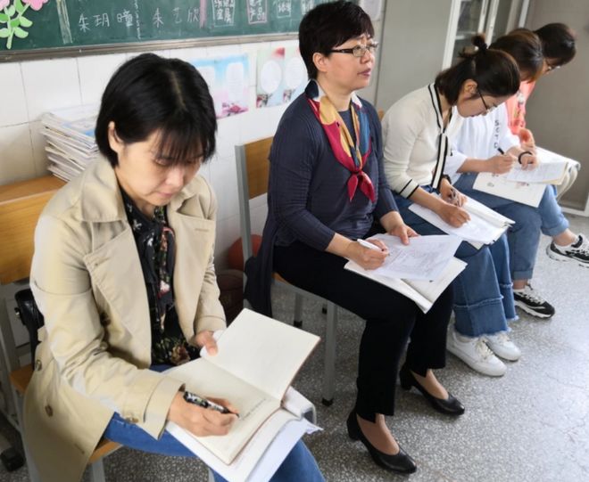 伦敦一家人 相关产品