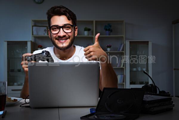 似人非人 相关产品